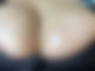 thickfreakylatina's Live Sex Cam Show