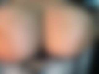 thickfreakylatina's Live Sex Cam Show