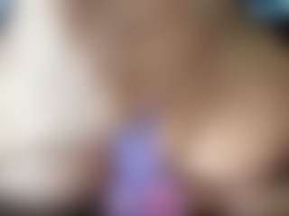 thickfreakylatina's Live Sex Cam Show
