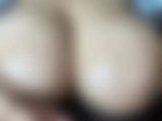 thickfreakylatina's Live Sex Cam Show