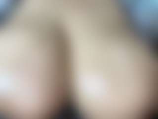 thickfreakylatina's Live Sex Cam Show