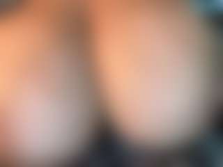 thickfreakylatina's Live Sex Cam Show