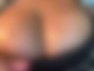 thickfreakylatina's Live Sex Cam Show