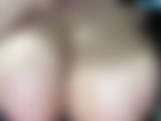 thickfreakylatina's Live Sex Cam Show