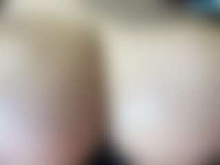 thickfreakylatina's Live Sex Cam Show