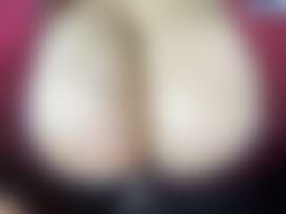 thickfreakylatina's Live Sex Cam Show