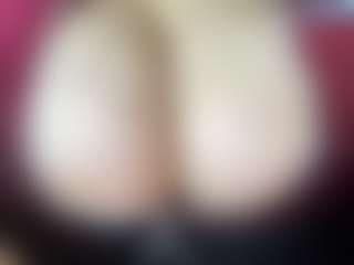 thickfreakylatina's Live Sex Cam Show