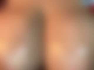 thickfreakylatina's Live Sex Cam Show