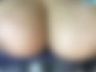 thickfreakylatina's Live Sex Cam Show