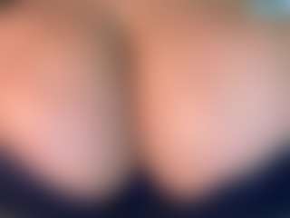 thickfreakylatina's Live Sex Cam Show