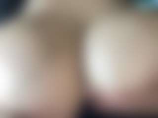 thickfreakylatina's Live Sex Cam Show