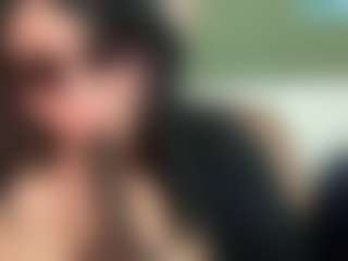 thickfreakylatina's Live Sex Cam Show