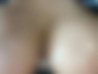 thickfreakylatina's Live Sex Cam Show