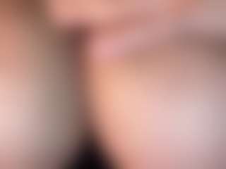 thickfreakylatina's Live Sex Cam Show