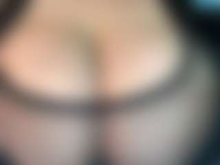 thickfreakylatina's Live Sex Cam Show