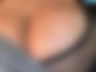thickfreakylatina's Live Sex Cam Show