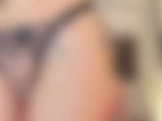 Live cam show with Coco D'Amore - Foot Fetish on luckytryst.com