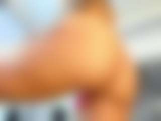 Live cam show with Coco D'Amore - Black BBW on StripNow