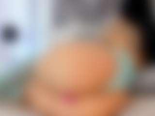 Show de cam en vivo con Coco D'Amore - Striptease en Camsoda
