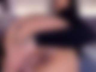 Live cam show with Coco D'Amore - Average on SinfulBabes
