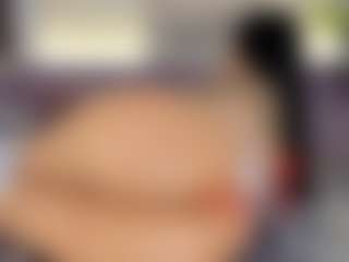 Live cam show with Coco D'Amore - Average on Milfs Live