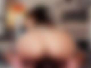 Live cam show with Lexi - Curvy Small Tits on SquirtSoMuch