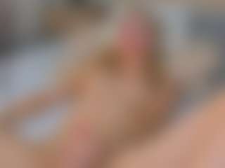Live cam show with Carol - Upskirt on SxyPornLive