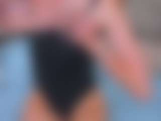 Live cam show with Carol - Upskirt on Camsoda