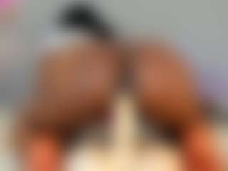 Live cam show with NAOMY COOPER - Public Ebony on Fling VIP Chat