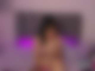 Live cam show with AlaskaFlowers - Skinny on StripNow