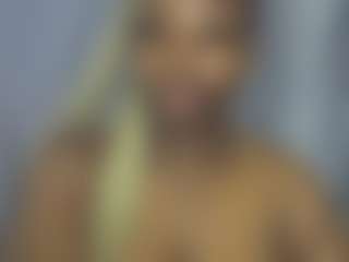 Show en direct avec Freakybrula - Black Small Tits sur Camsoda
