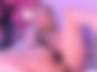 Live cam show with VesperVelvet - Gamer Athletic on friskycurves.com
