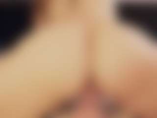 Live cam show with Aliyv - Petite on AdultVida.com