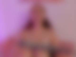 Live cam show with aprilwatsonn - Green Eyes on TottyGirls