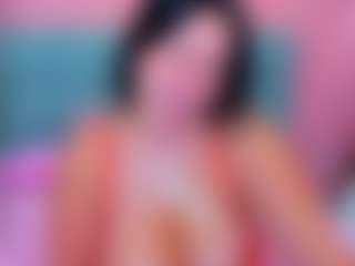 Live cam show with GloriaBates - Deepthroat on Camsoda