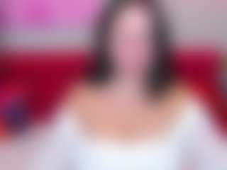 Live cam show with GloriaBates - Teen (18+) on Camsoda