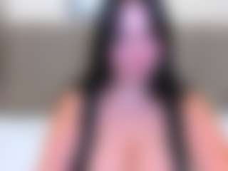 Live cam show with GloriaBates - Shaved Pussy on Camsoda