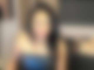 Live cam show with Cindy W - Shaved Pussy on Camming Site