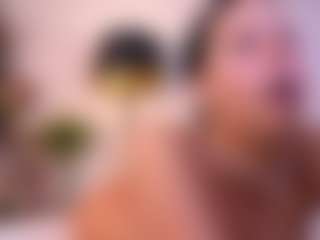 Mia MILF webcam performer live streaming