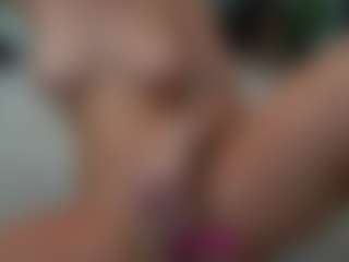 Mia's Live Sex Cam Show