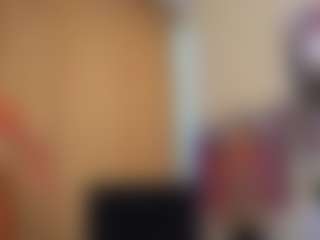 Live cam show with Mia - Nipple Piercings on AdultVida.com