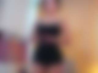 Live cam show with Mia - Genital Piercings on Pornisteam.com