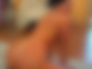 Live cam show with Mia - Skinny MILF on livesuperchat.net