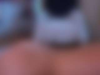 Live cam show with Mia - Skinny MILF on sexytreat.net