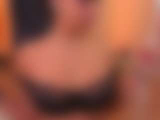 Live cam show with Mia - Nipple Piercings on realtime-chat