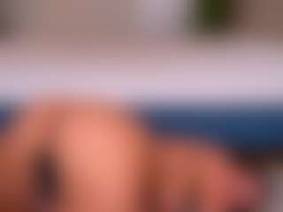 Mia MILF webcam performer live streaming