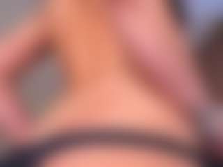 Mia MILF webcam performer live streaming