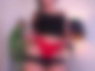 Live cam show with Mia - Skinny MILF on Fling VIP Chat