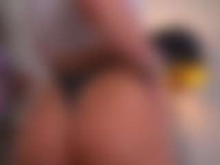 Mia MILF webcam performer live streaming