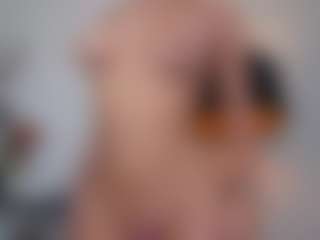 Mia MILF webcam performer live streaming